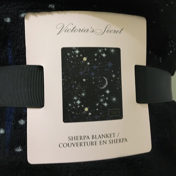 🌟VS Cozy Sherpa Blanket - Picture 5 of 8